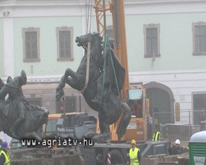 0207szobor_eger_v