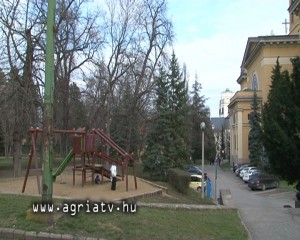 0305Eger_szatir_v